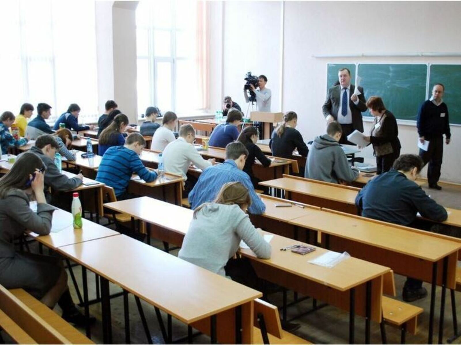 Аслă шкулсенче ют çĕршывсенчен килнĕ 10 пин ытла студент вĕренеççĕ