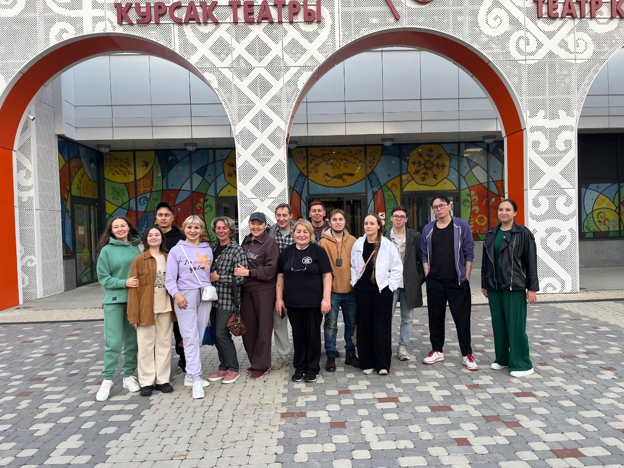 Чăваш хастарĕсем Чăваш Ен артисчĕсене тарават кĕтсе илнĕ