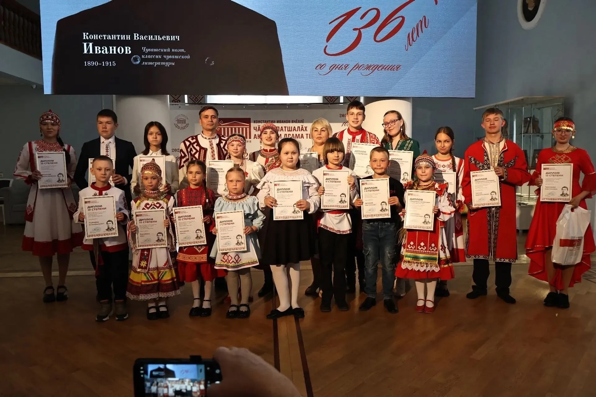 «Пулас артистсене, çыравçăсене курса савăнтăм»