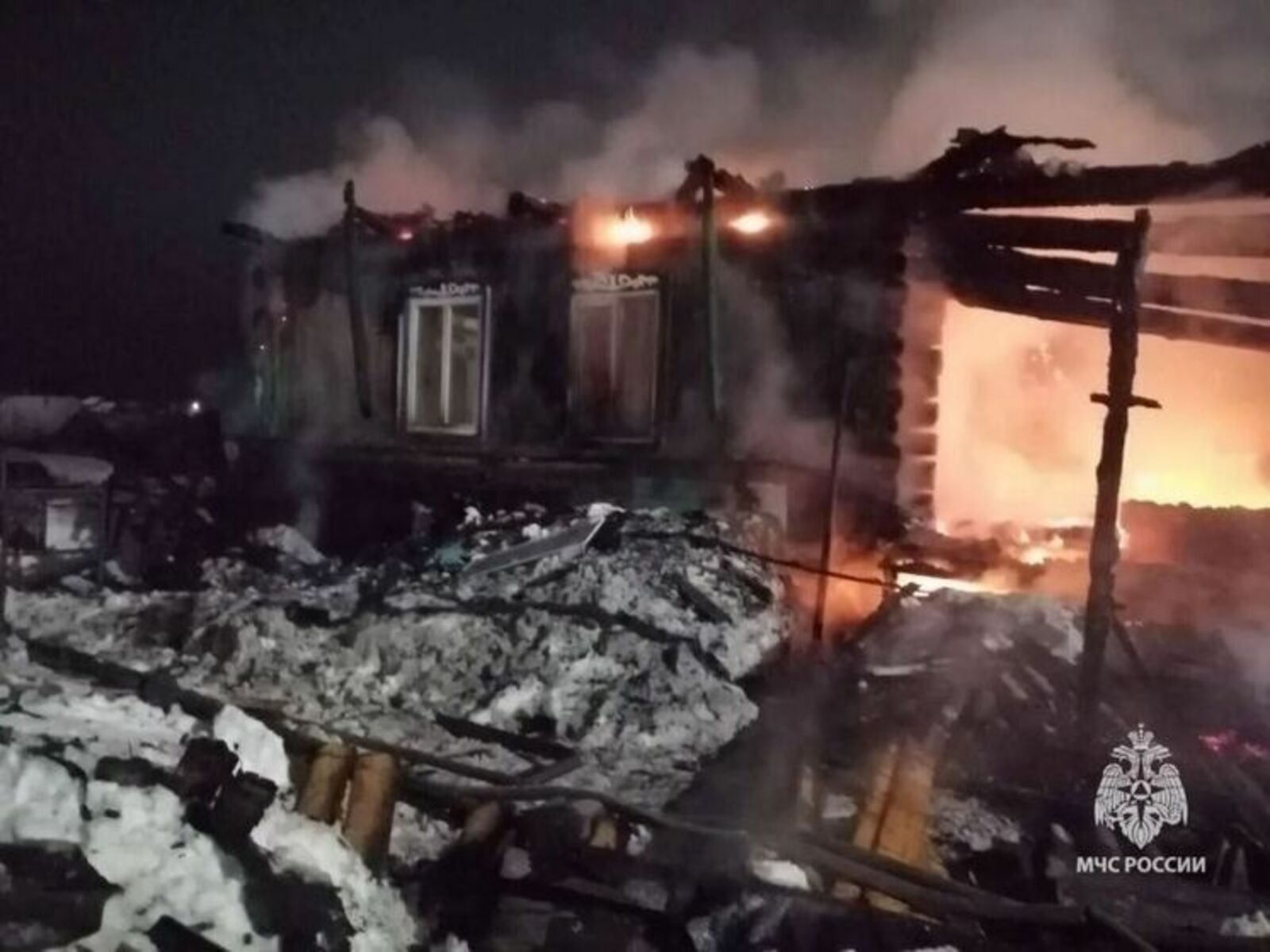 Пушар нумай ачаллă çемьен çуртне тĕп тунă