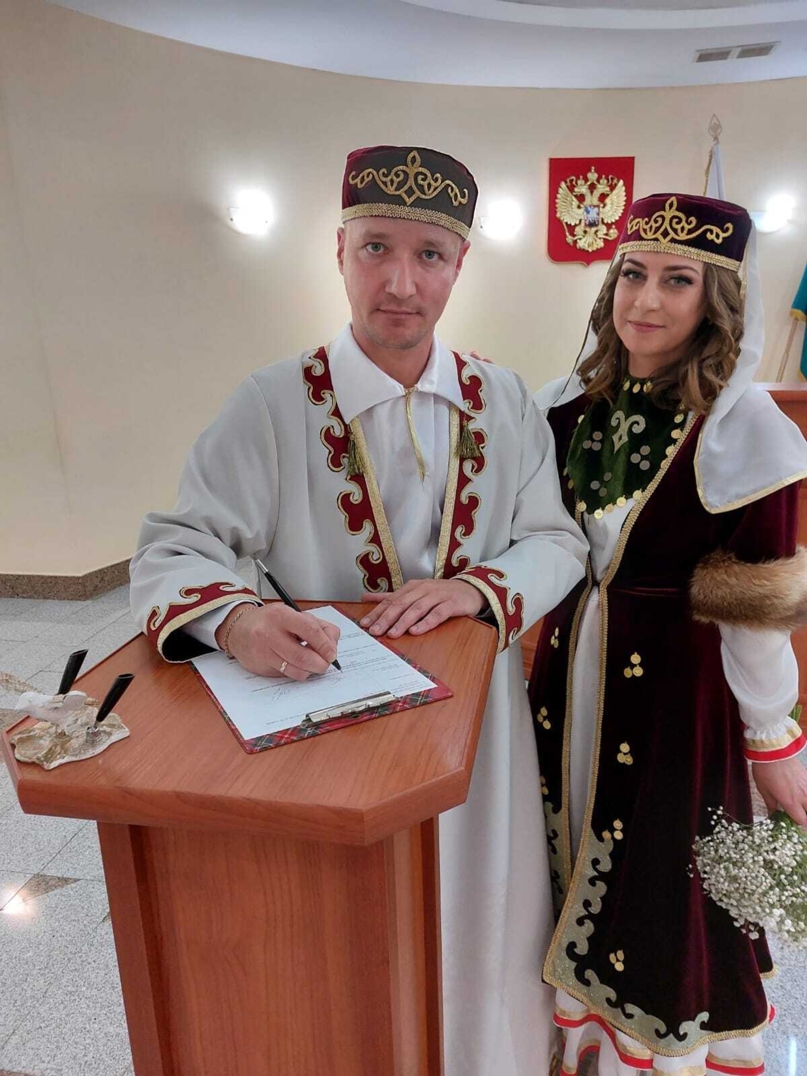 Наци тумĕсем  тăхăнса хăйсен туйăмĕсене хут çине куçарнă