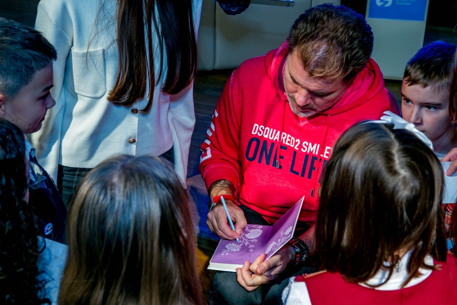 Писатель Олег Рой выступил перед уфимскими школьниками