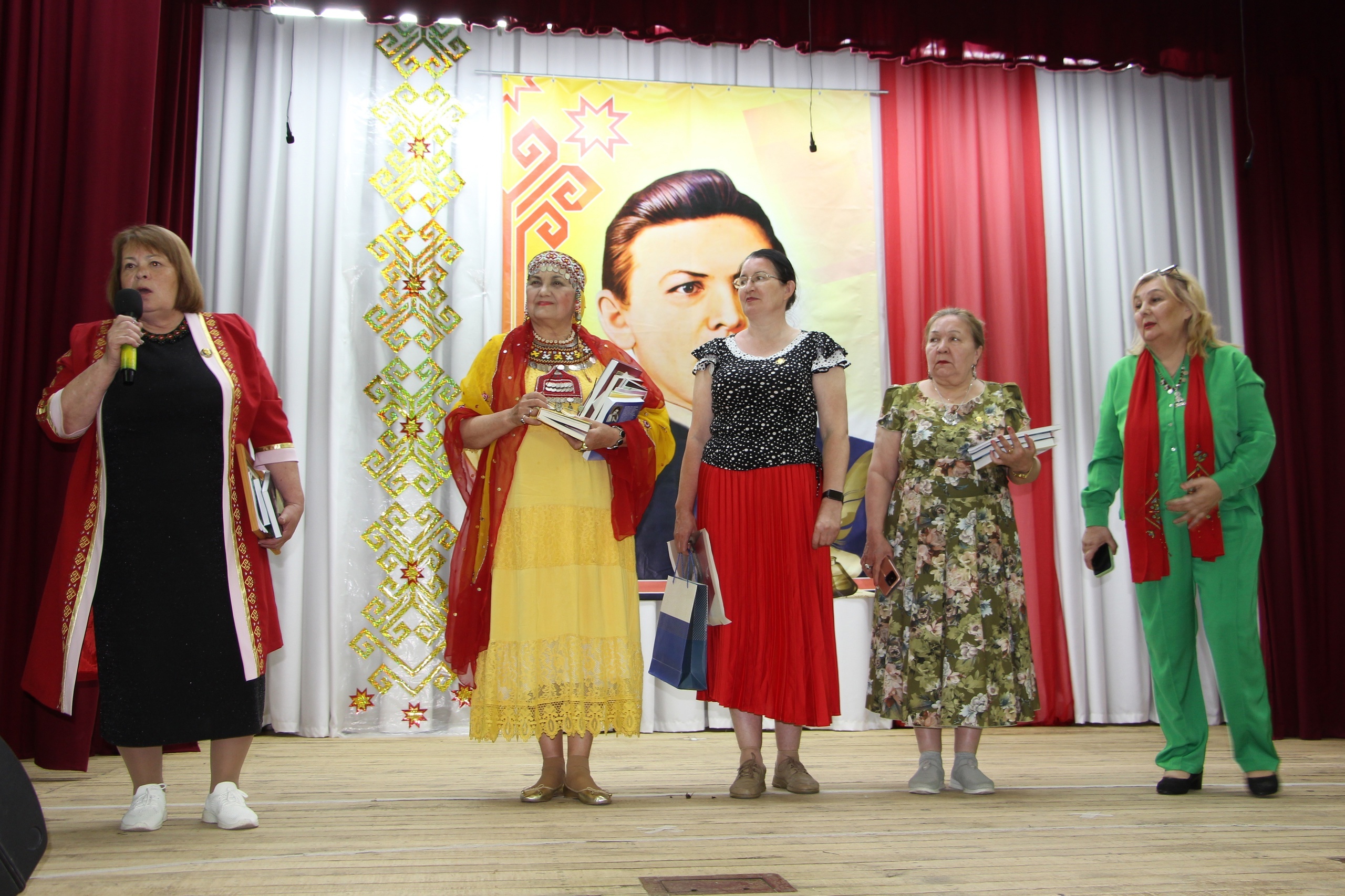 «Кĕçтенттин шурă кăвакарчăн пулса таврăнчĕ-тĕр»