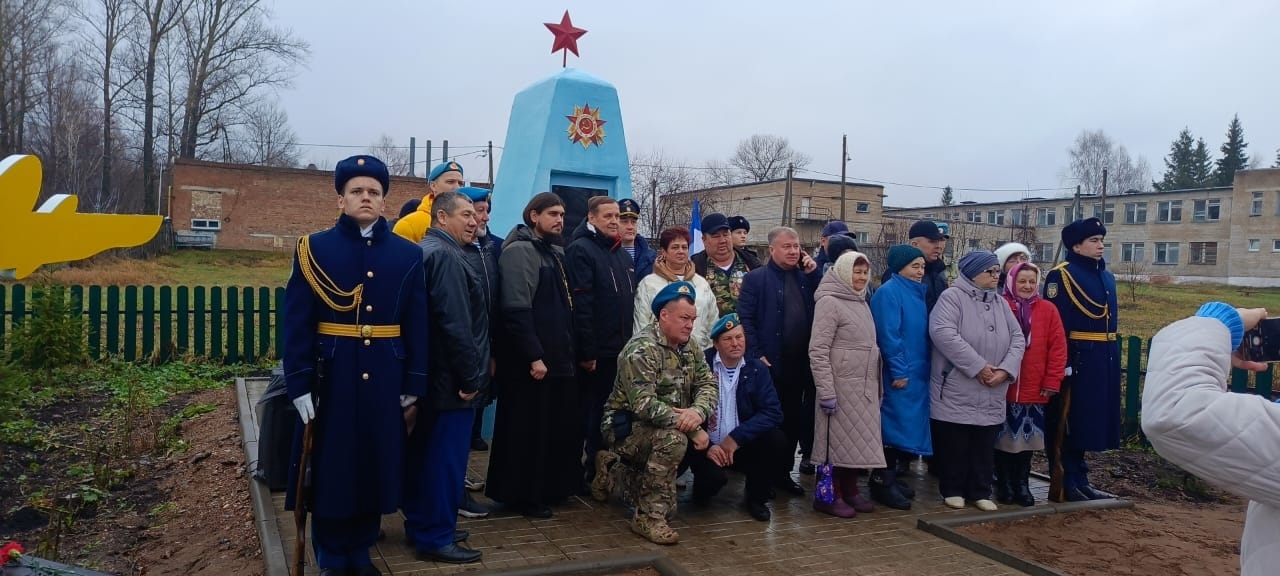 Сывлăшпа десант çарĕнче тăнисене  халалласа палăк уçнă