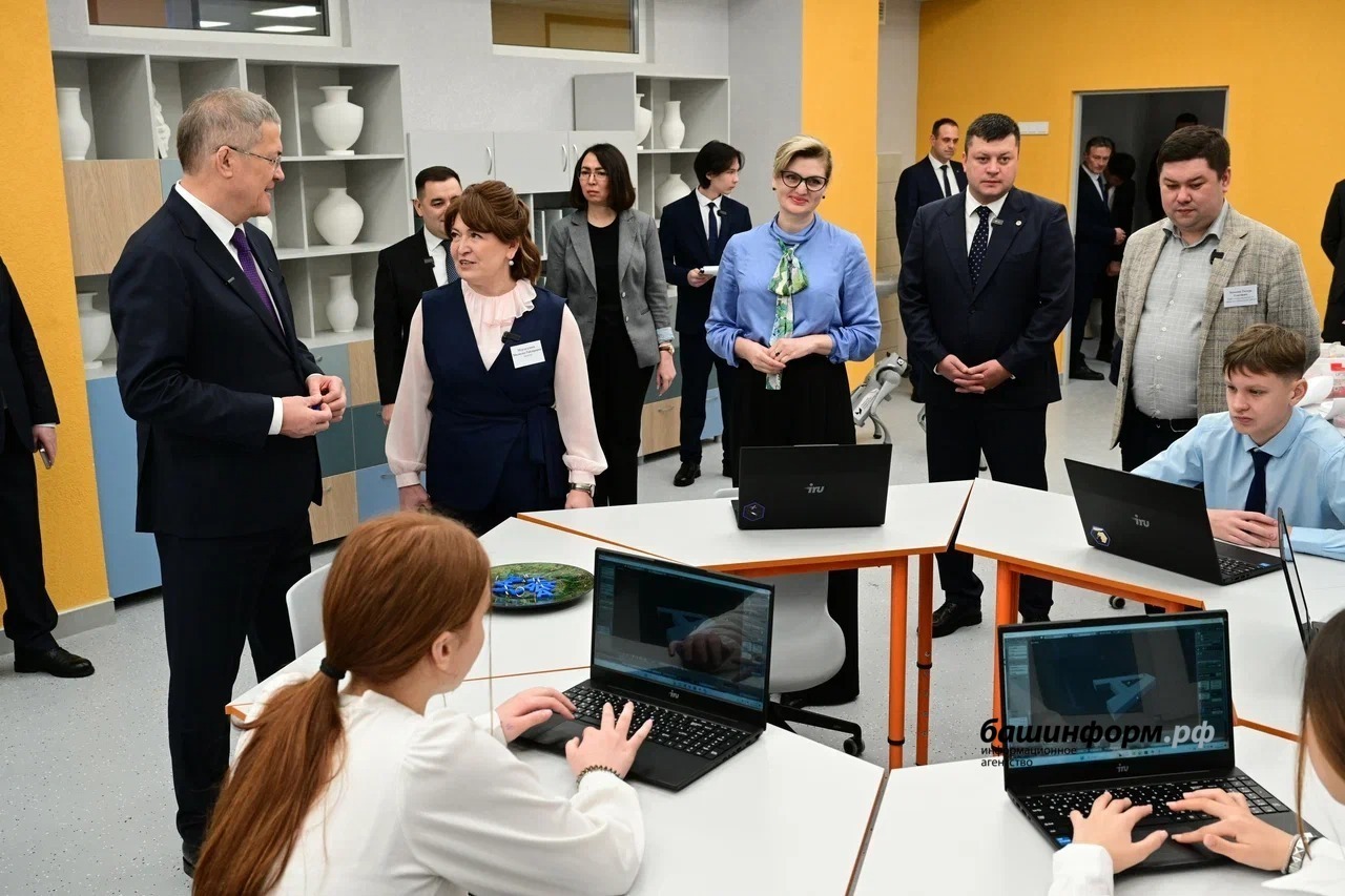 Раççей правительствин вице-премьерĕ Пушкăртстан Пуçлăхне çĕнĕ шкулшăн тав тунă