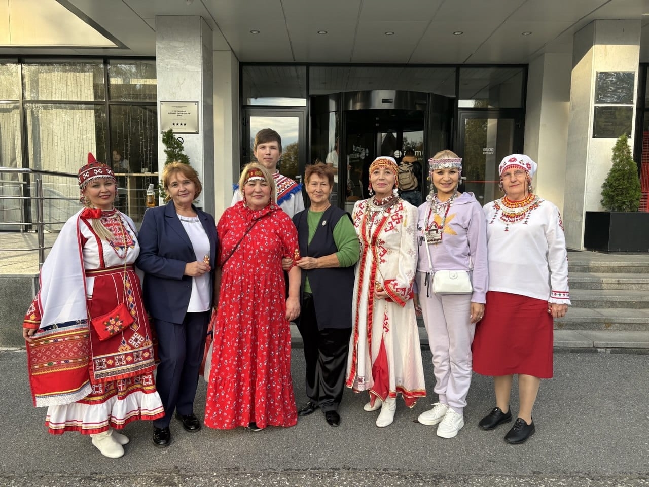 Чăваш хастарĕсем Чăваш Ен артисчĕсене тарават кĕтсе илнĕ