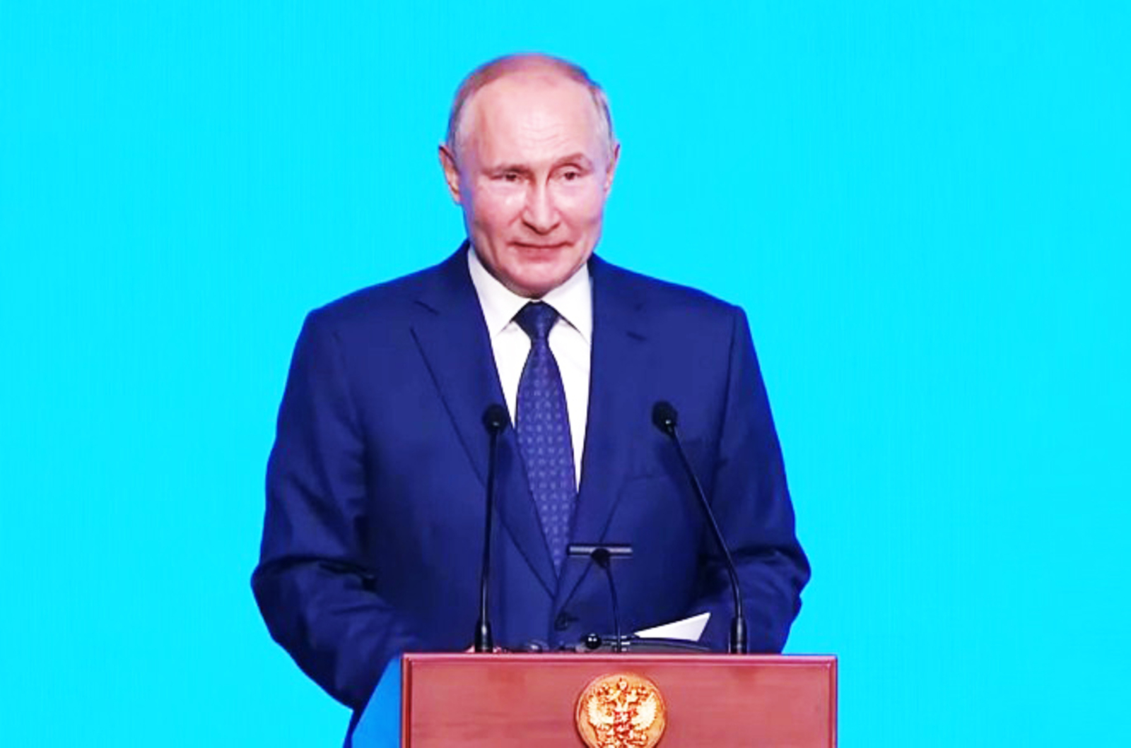 В.Путин «Цемикс» завода уçнă çĕре килнĕ