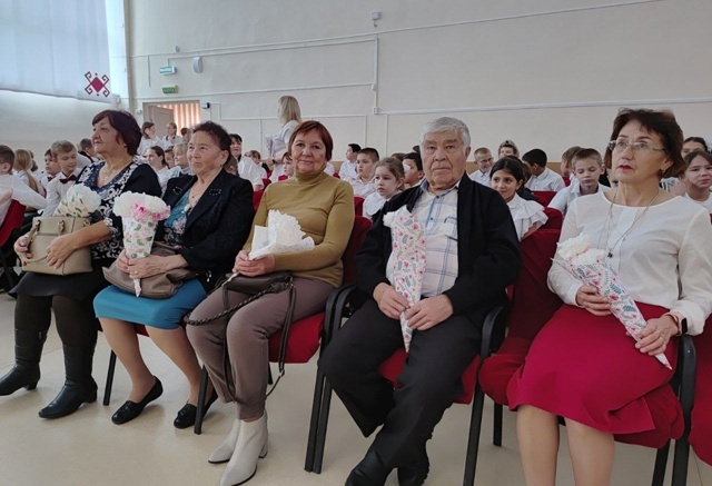 Чăваш гимназинче аслă ÿсĕмрисене хисеп тунă