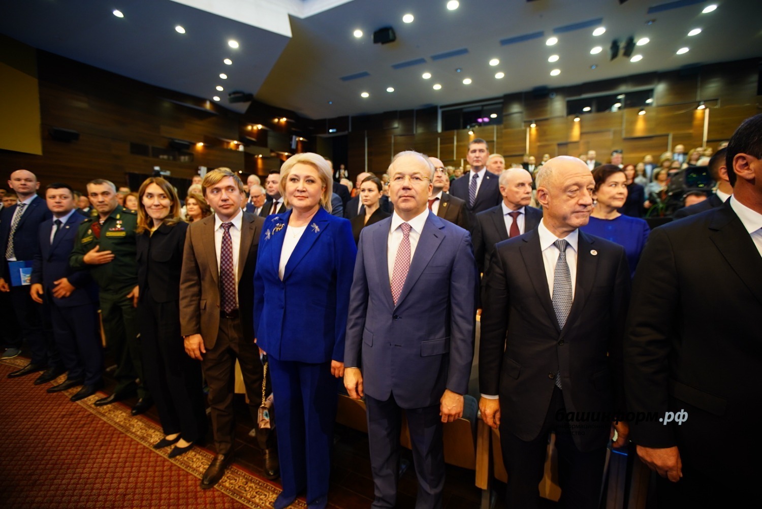 Радий Хабиров Пушкăртстанра пурăнакансене Республика кунĕпе саламланă