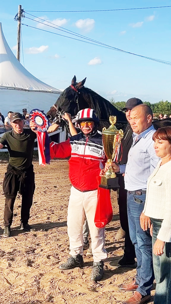 Виçĕ республикăри юлан утçăсем Ĕпхÿри ипподромра вăй виçнĕ