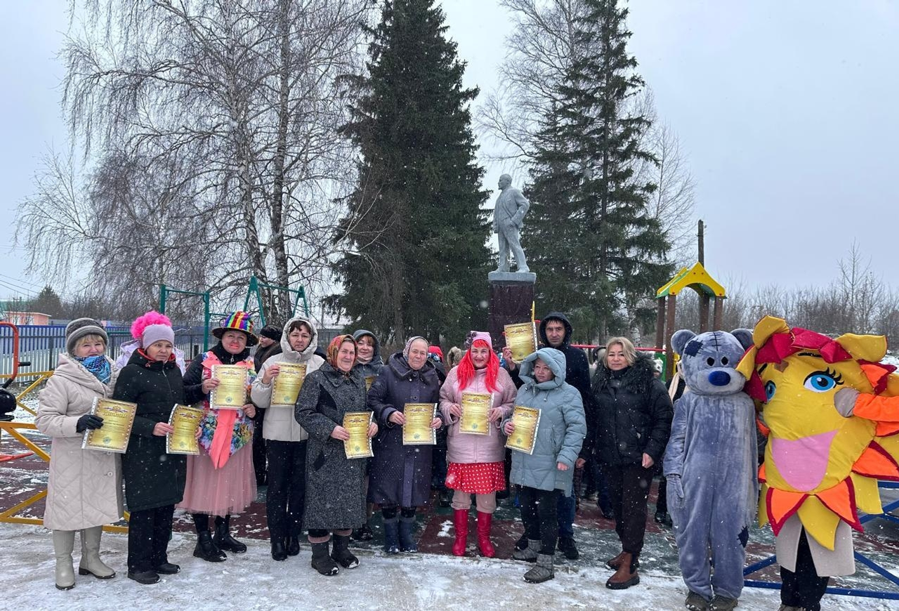 Тинĕскÿлте ача-пăча тата спорт лапамĕ уçнă