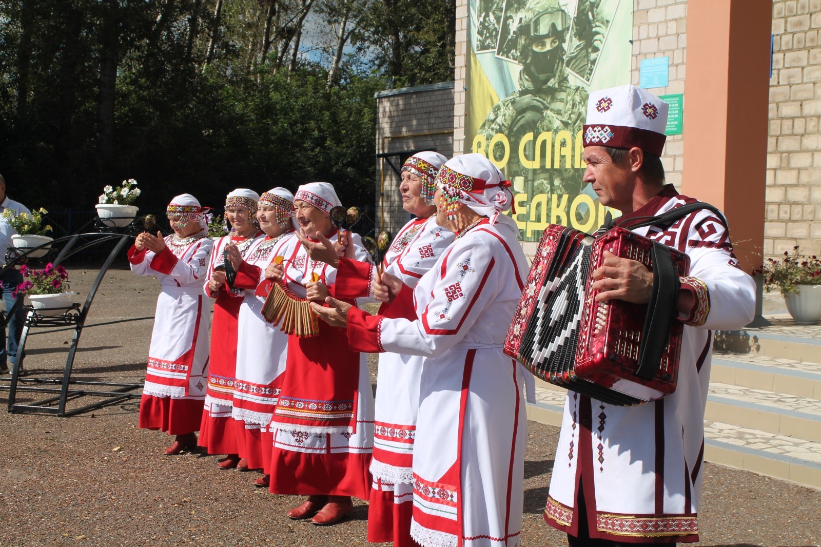 Вера Никонорован тепĕр çĕнĕ  кĕнекипе паллашрĕç