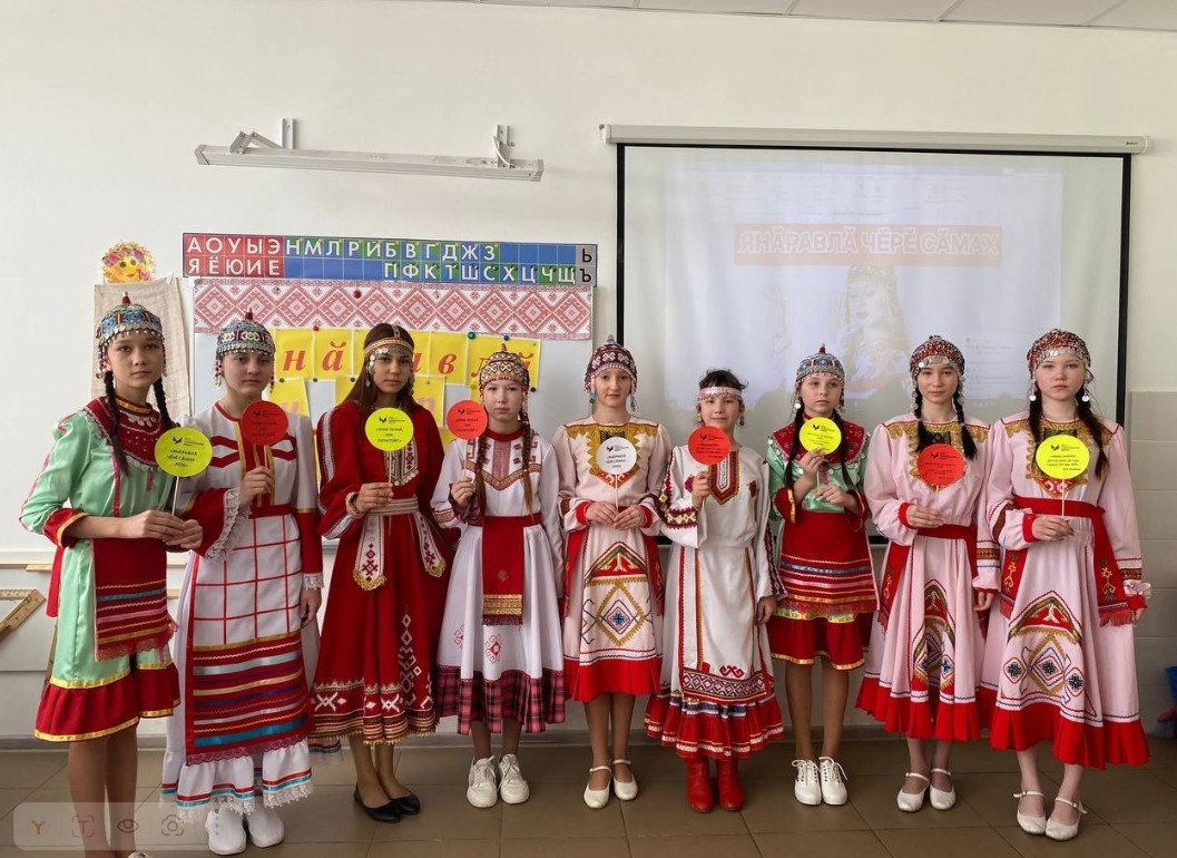 Конкурса хутшăннисем Яков Ухсай сăввисене вуларĕç