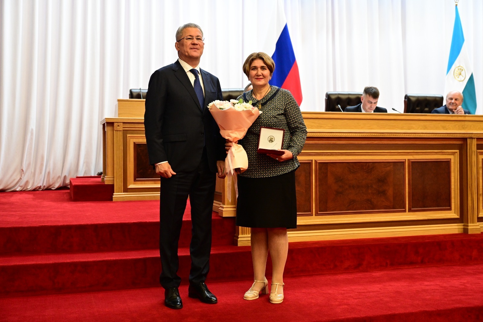 Лариса Абдуллина çыравçа «Пушкăртстан халăх поэчĕ» ята панă