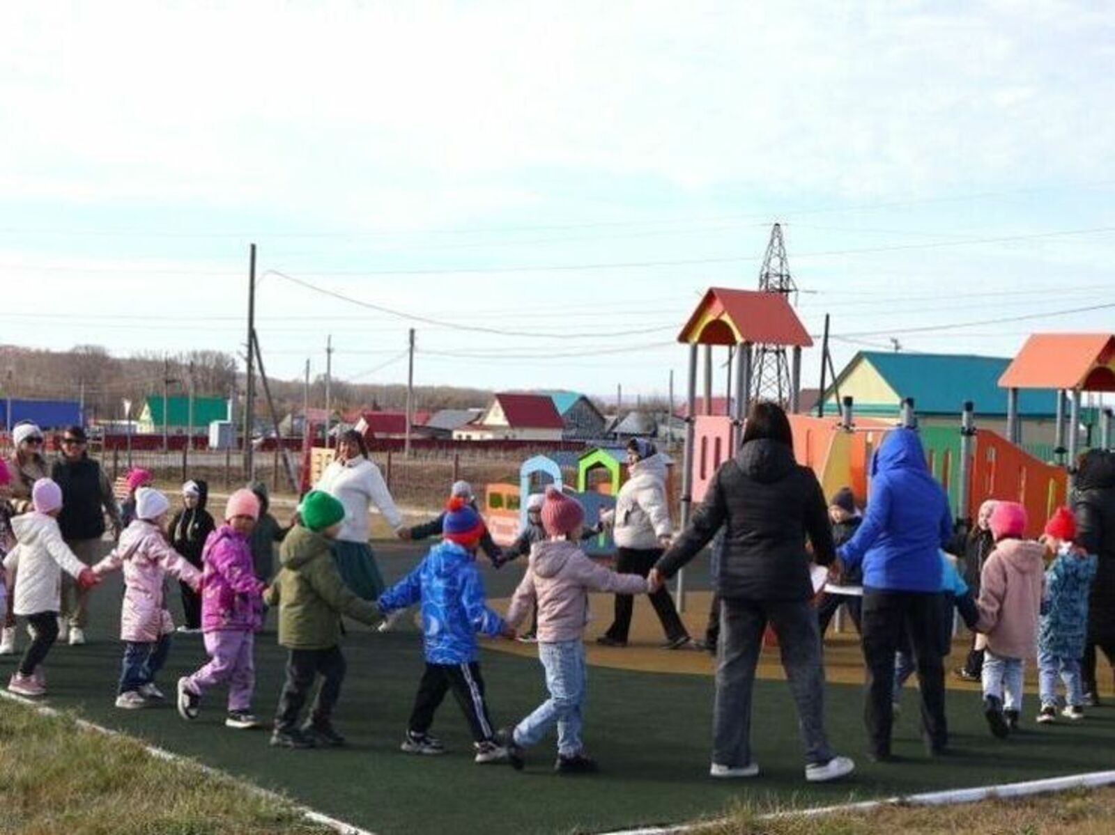 Мрак ялĕнче çĕнĕ спорт лапамĕ туса лартнă