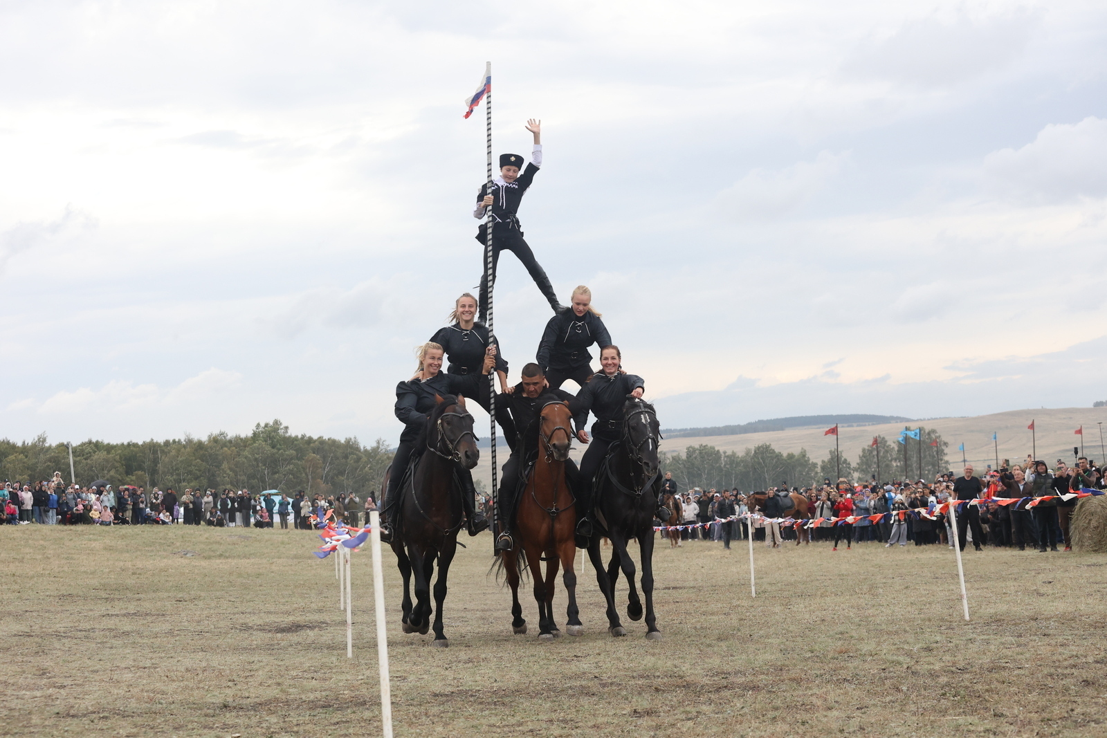 Казахские коневоды и мастера из Оренбуржья представили свою культуру