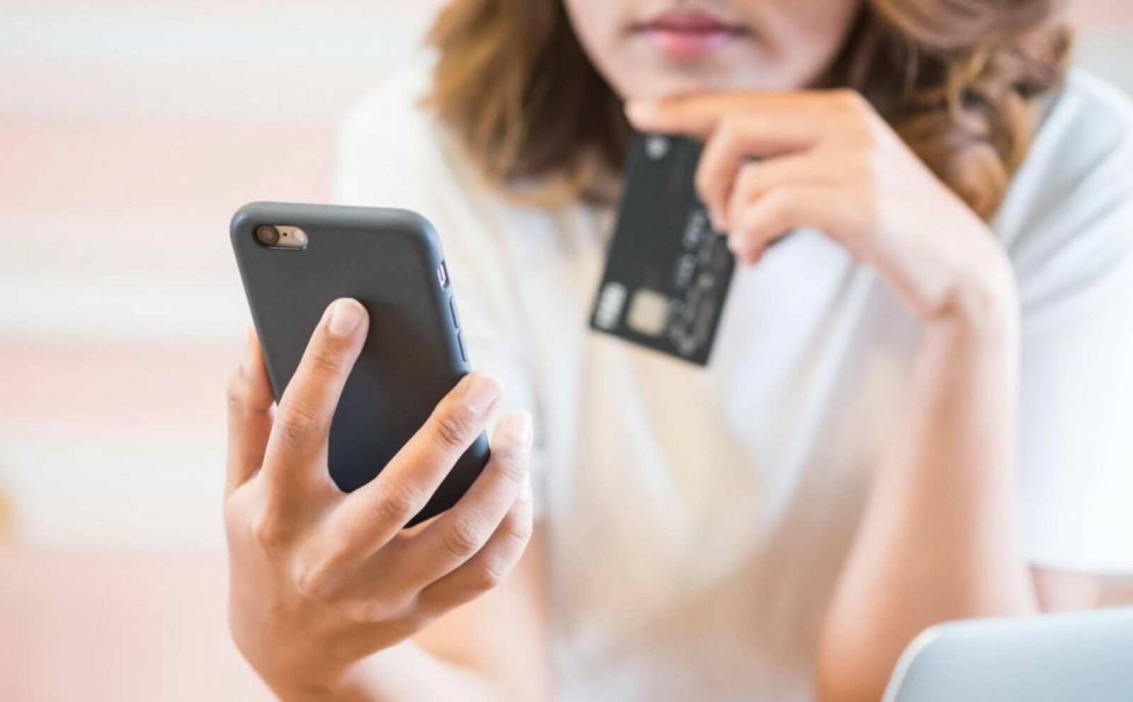 Мошенниксем студенткăна хăратса укçа ыйтнă