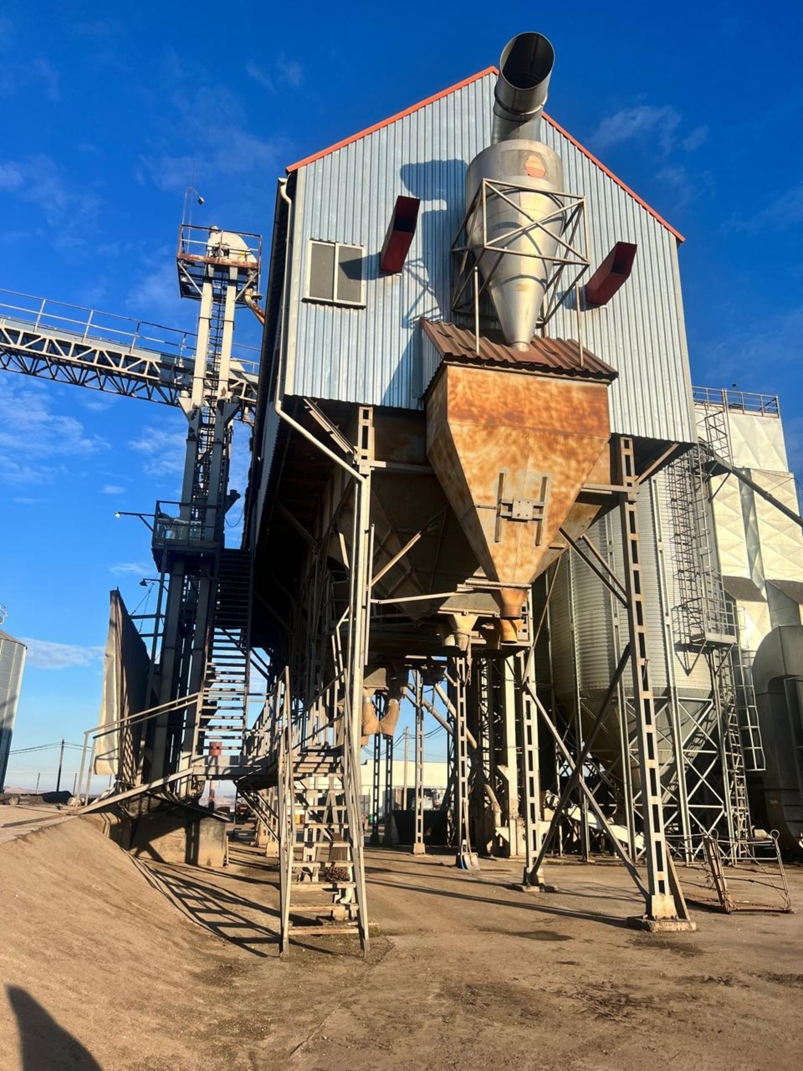 Ял хуçалăх предприятийĕн ĕçченĕсем паллă мар хутăшпа наркăмăшланнă