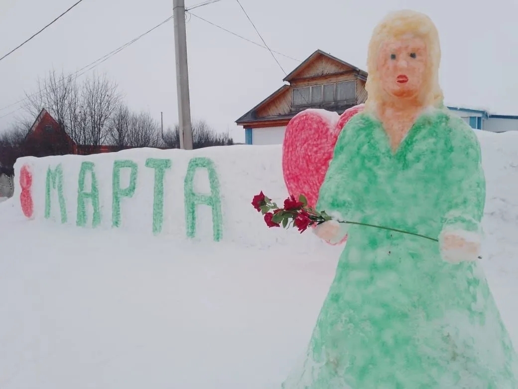 Александр Ильин Пĕтĕм тĕнчери хĕрарăмсен кунĕпе саламлать