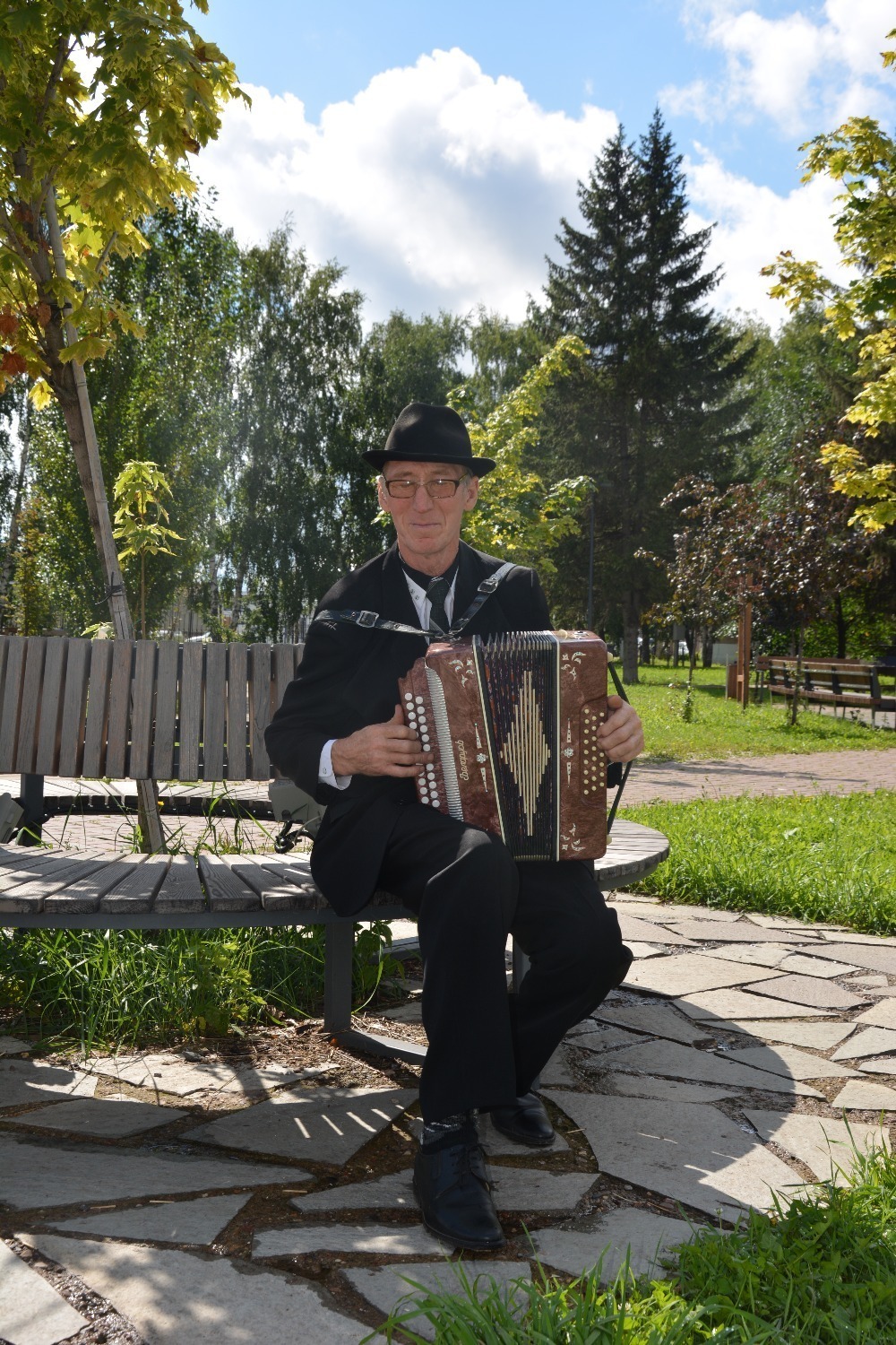 Жительница Башкирии научилась за ночь играть на гармони для участия в празднике