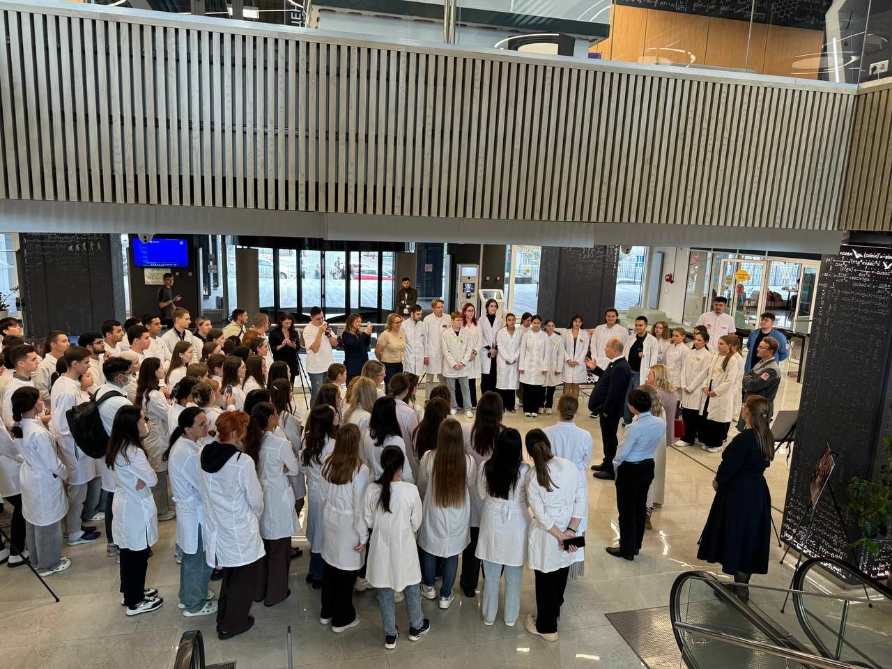 В Межвузовском студенческом кампусе Евразийского НОЦ начала работу фотовыставка