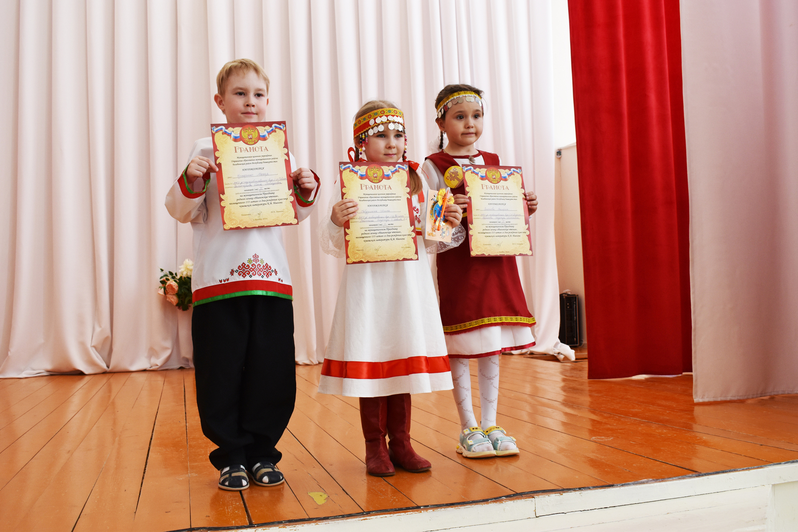 Сăвă урлă чĕлхемĕр пуянлăхне, илемне кăтартса пачĕç