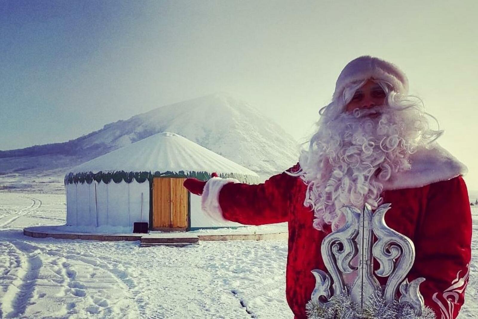 Торатау шихан умĕнче Кыш бабай юрти уçăлĕ