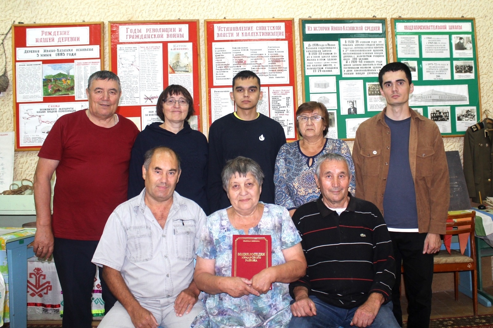 Чăваш Енрен килнĕ çамрăк тĕпчевçĕсем йăх-несĕл тымарĕсем çинчен каласа панă