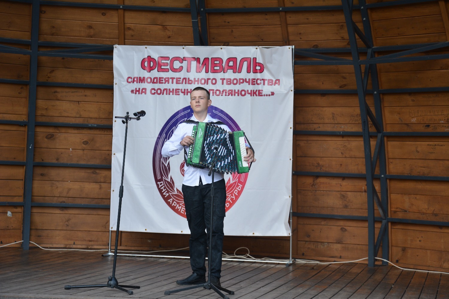 Жительница Башкирии научилась за ночь играть на гармони для участия в празднике