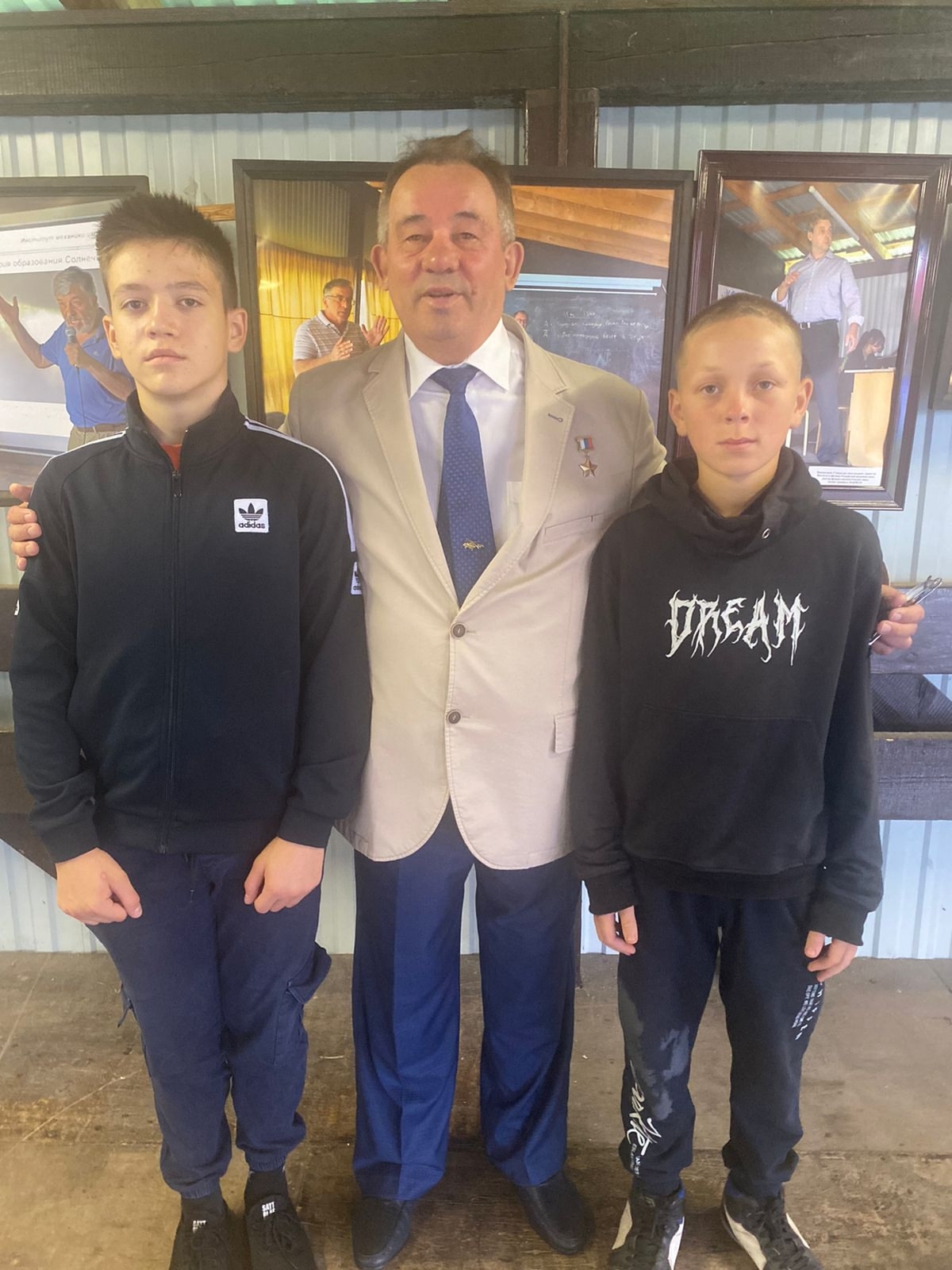 «Çак ачасен куçĕсенче пулас пилотсене куратăп»