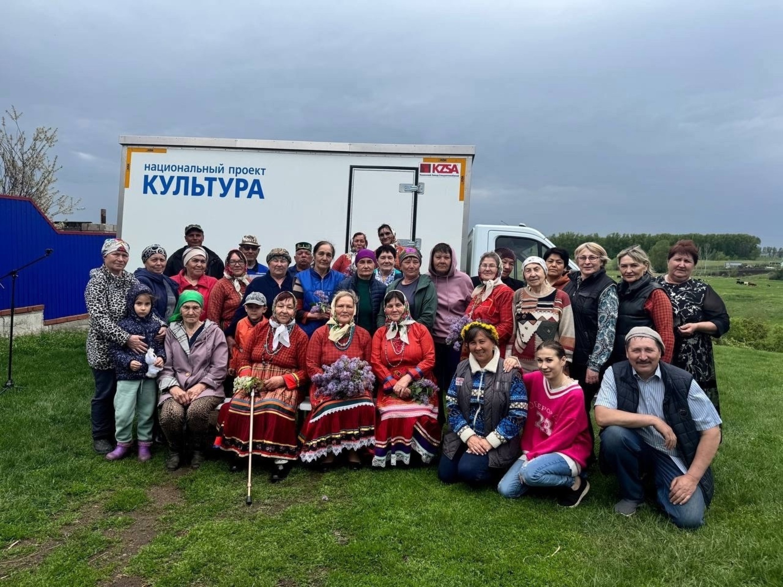 Кармаскалă тăрăхĕнчи «Автоклуб» çынсене концертсемпе савăнтарать