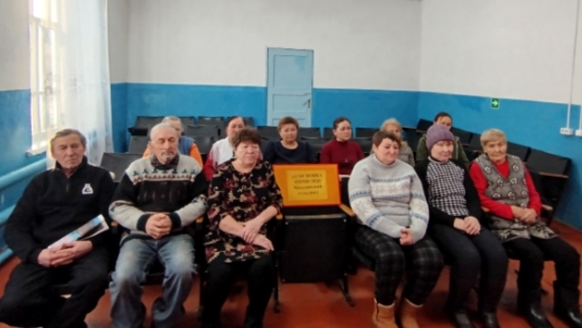 Урамсенче çутăрах пултăр тесе