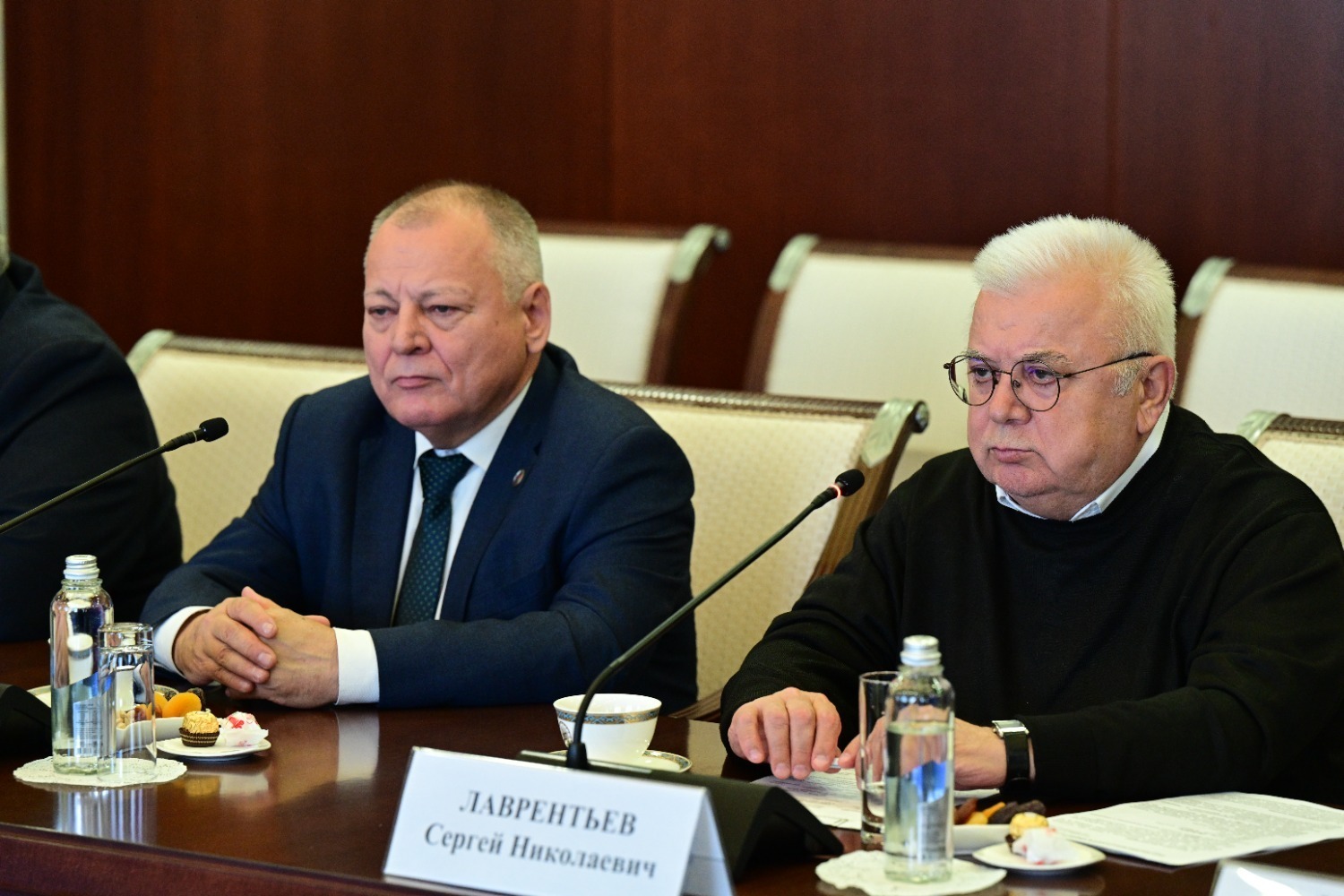 Разговор начистоту: Радий Хабиров встретился с политологами