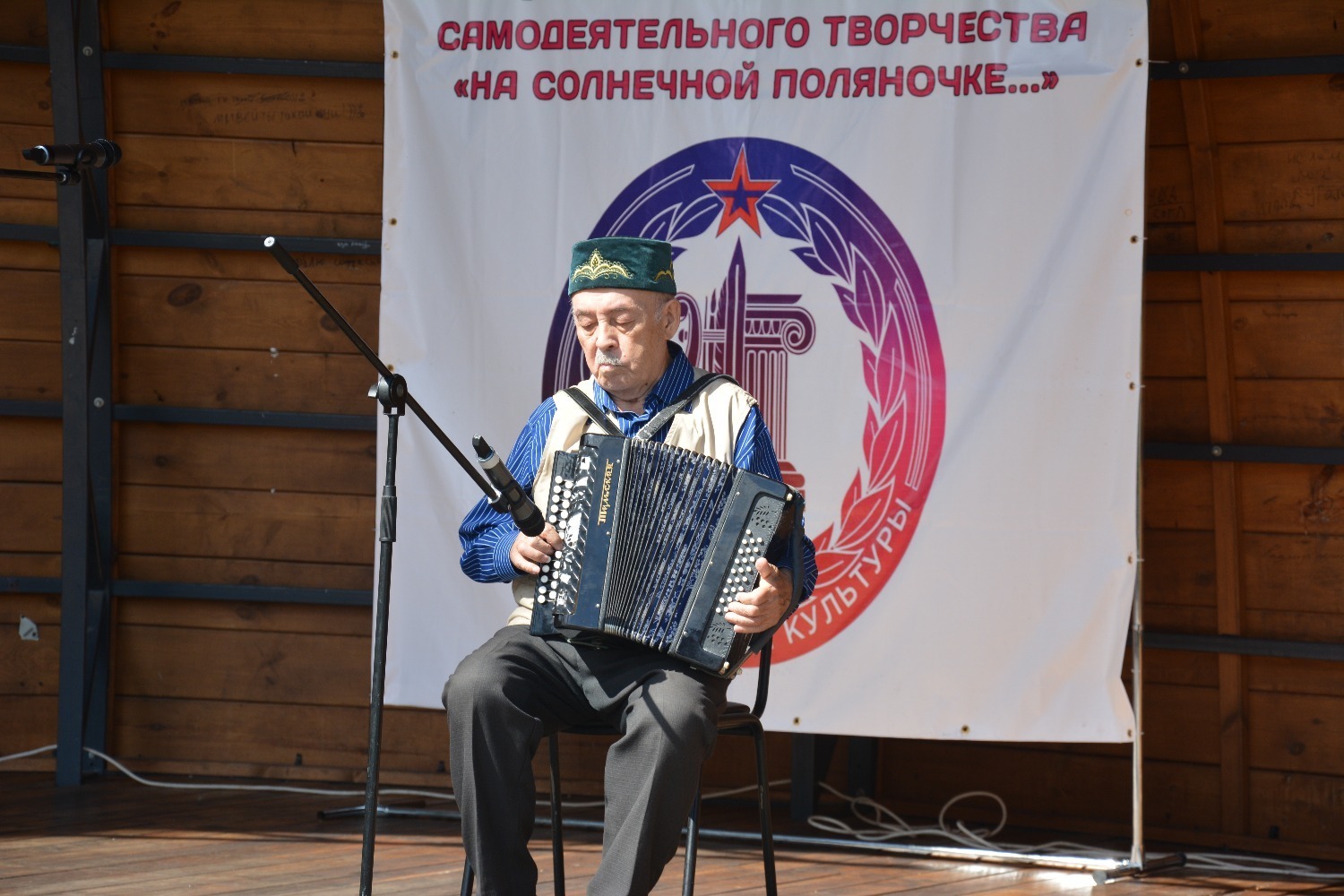 Жительница Башкирии научилась за ночь играть на гармони для участия в празднике