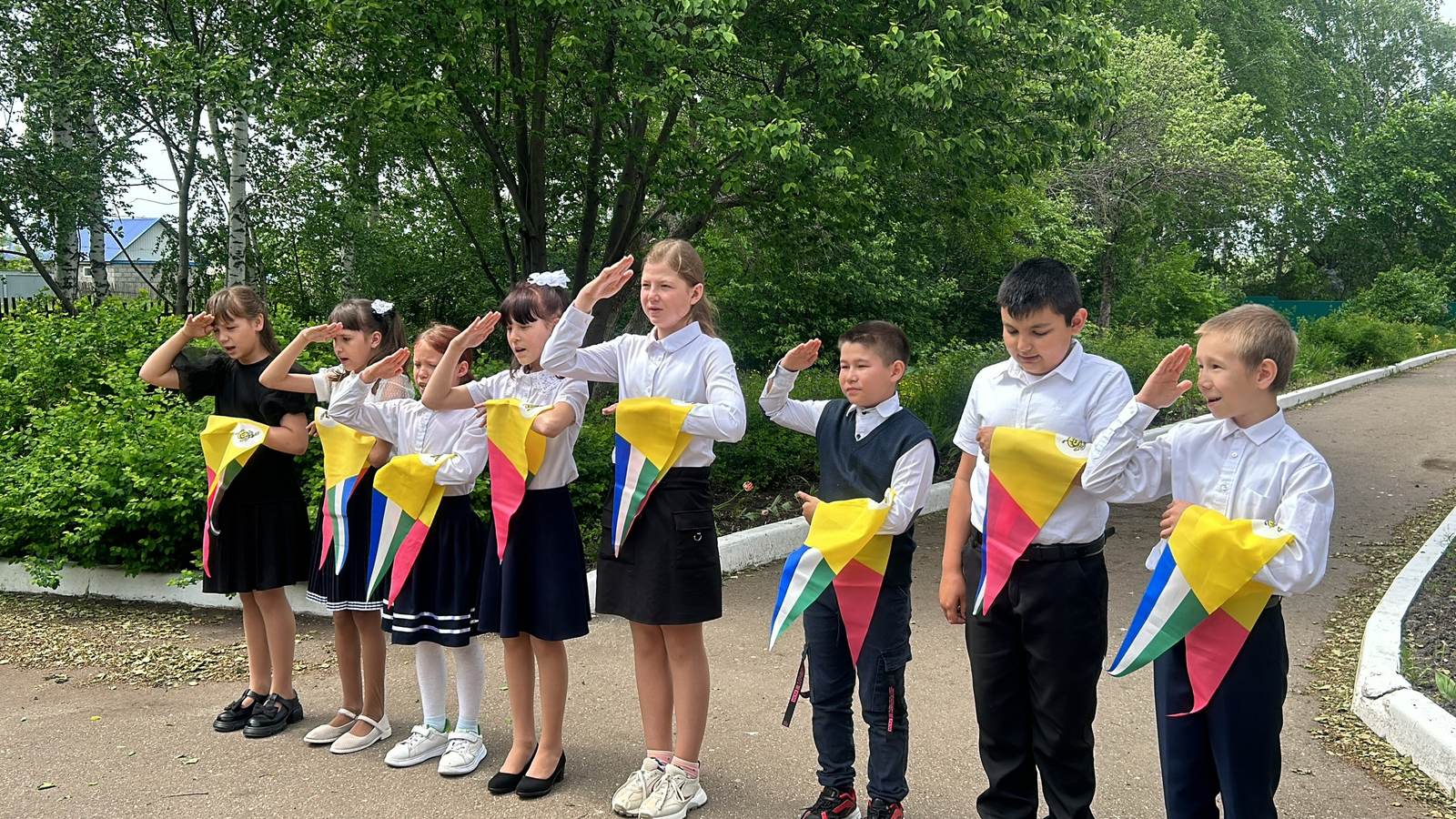 Кривле-Илюшкере Ача-пăча обществăлла организацисен кунне паллă тунă