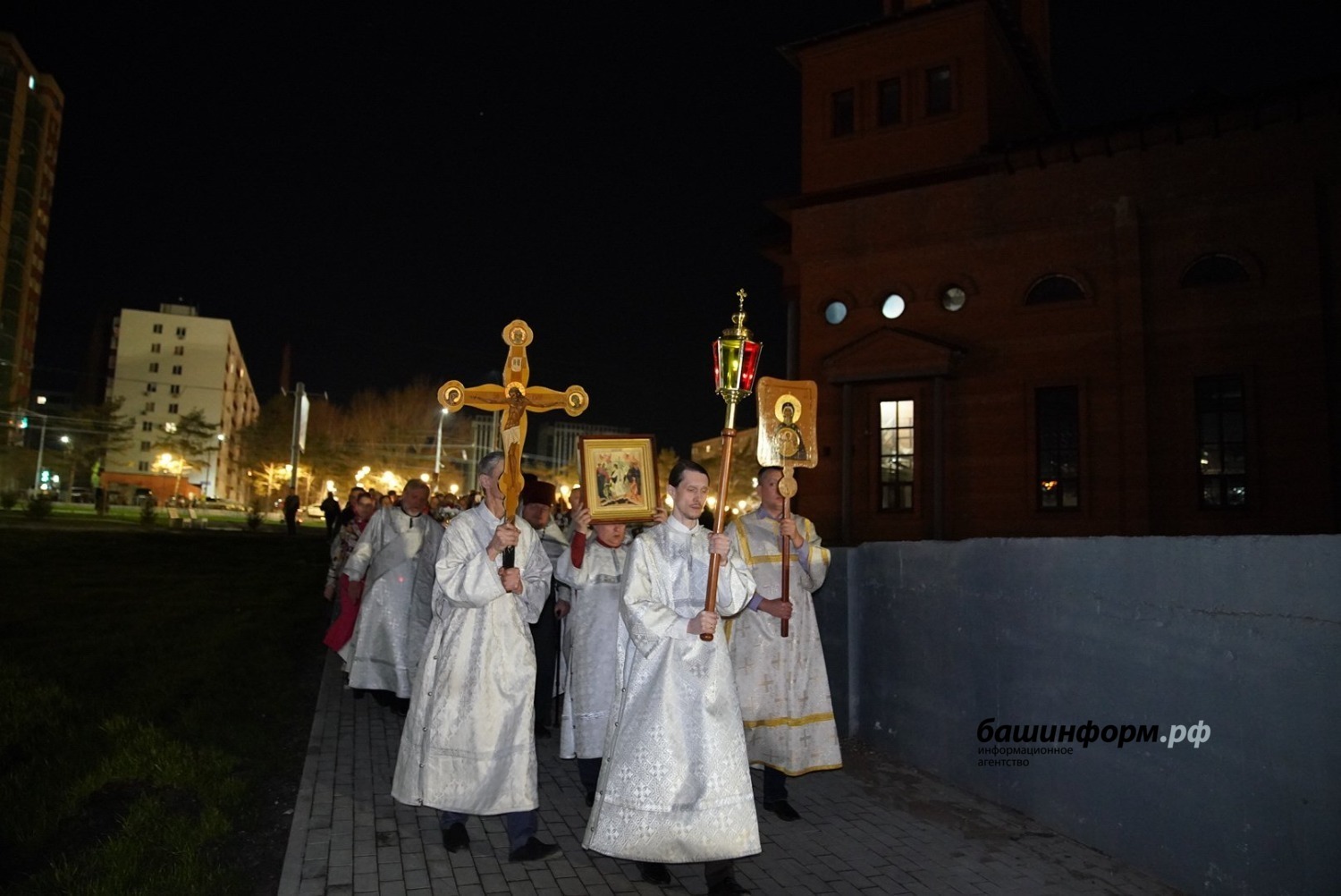 Радий Хабиров Пушкăртстанра пурăнакансене Мăнкун ячĕпе саламланă