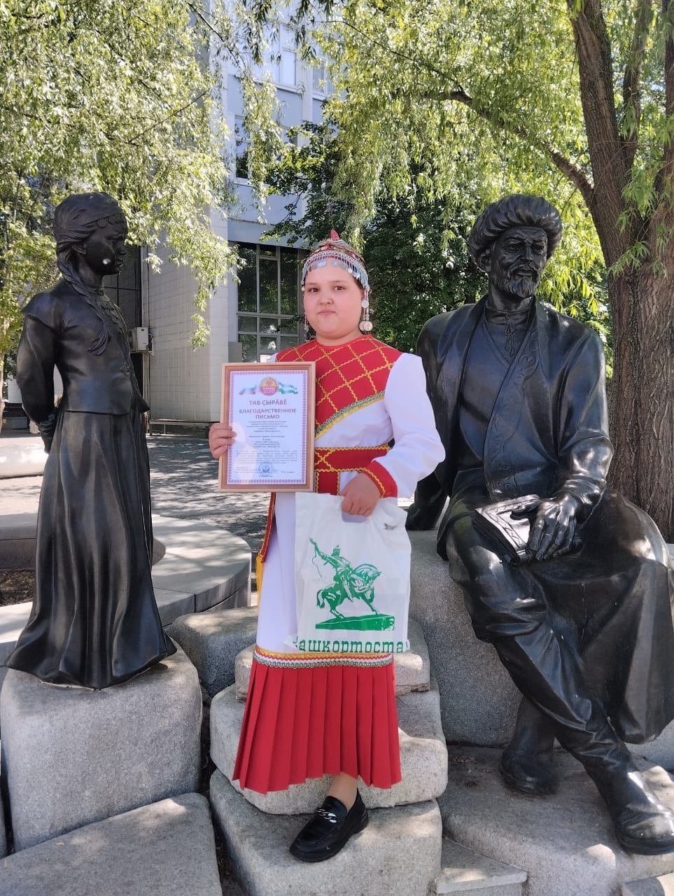 Çамрăк юмахçăсен конкурсĕнче икĕ чăваш хĕр ачи палăрнă