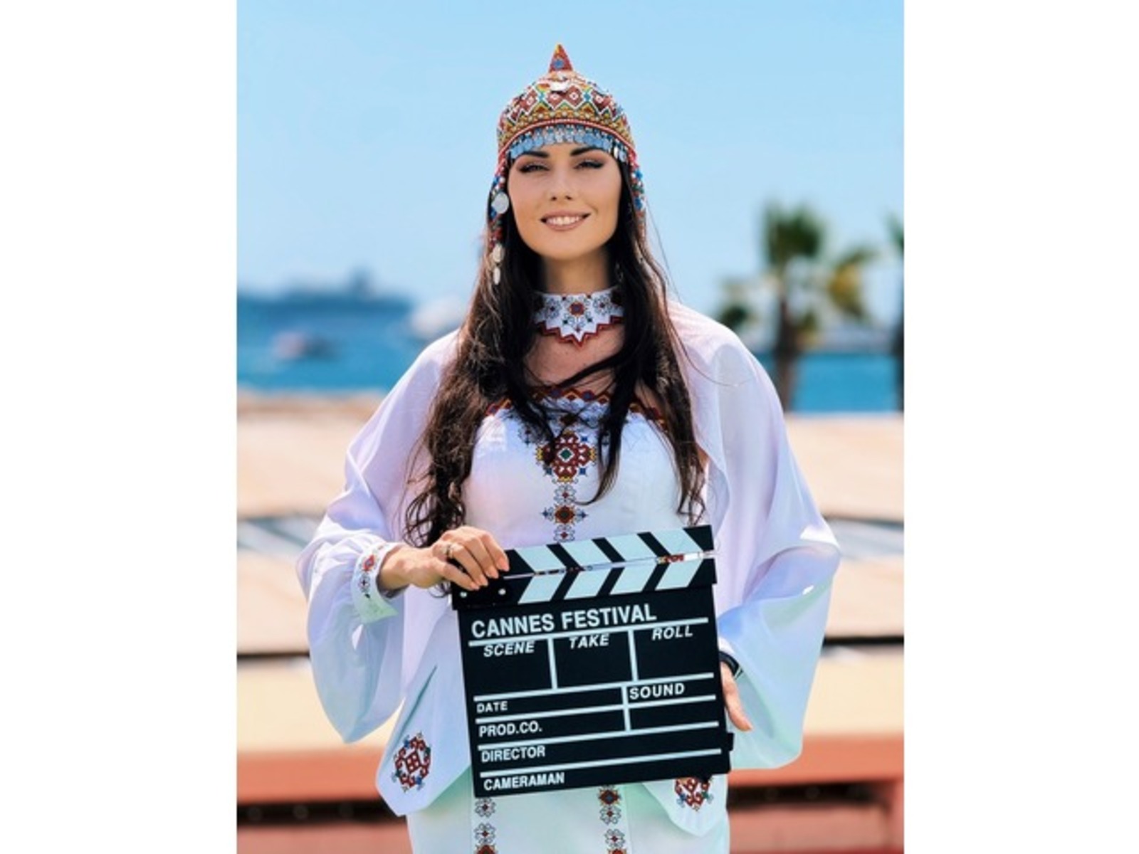 Канн фестивалӗнче чӑваш тумӗпе тухнӑ