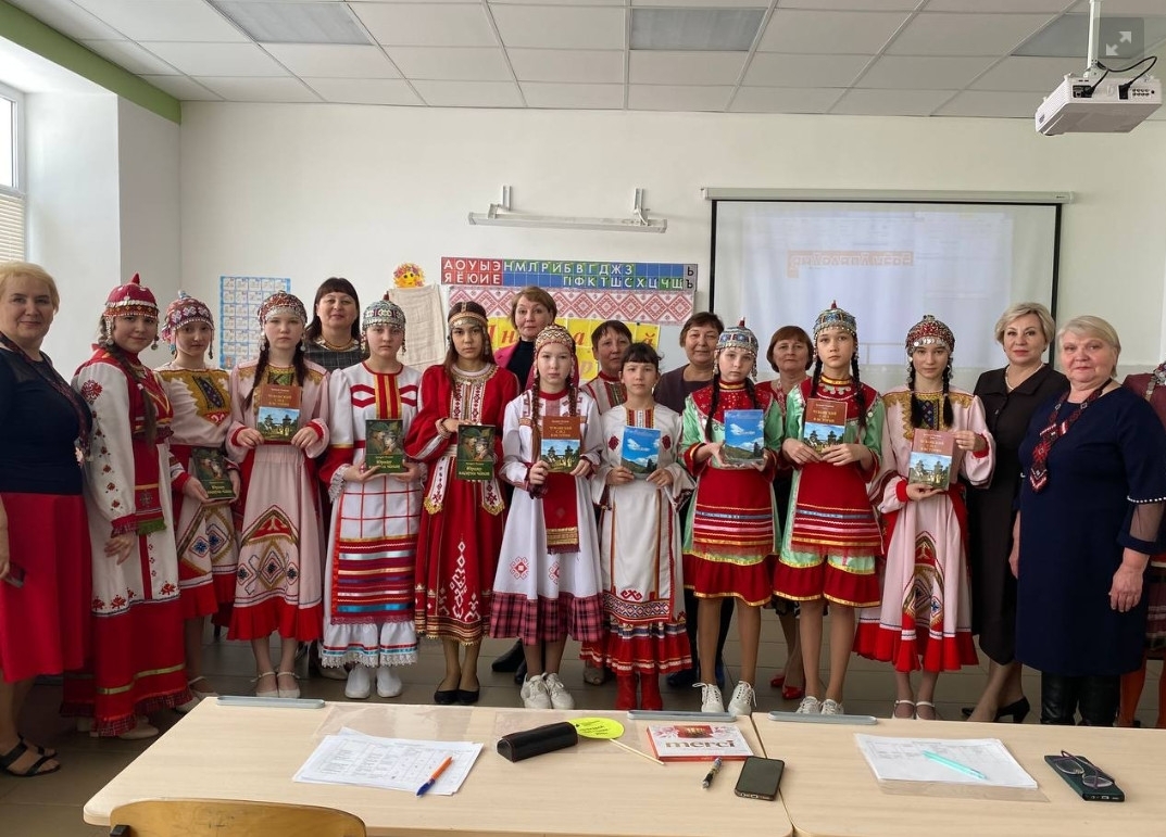 Конкурса хутшăннисем Яков Ухсай сăввисене вуларĕç