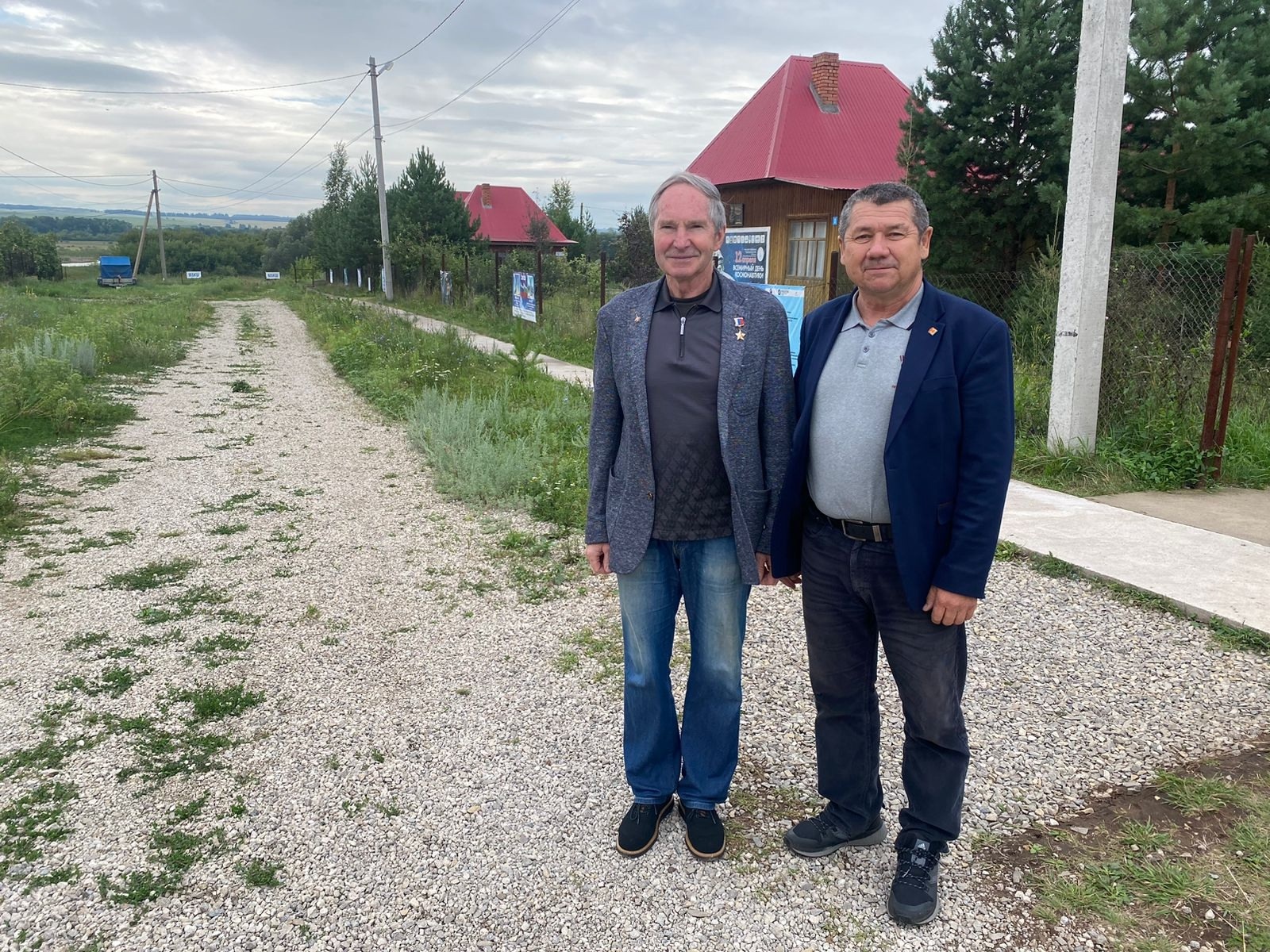 «Çак ачасен куçĕсенче пулас пилотсене куратăп»