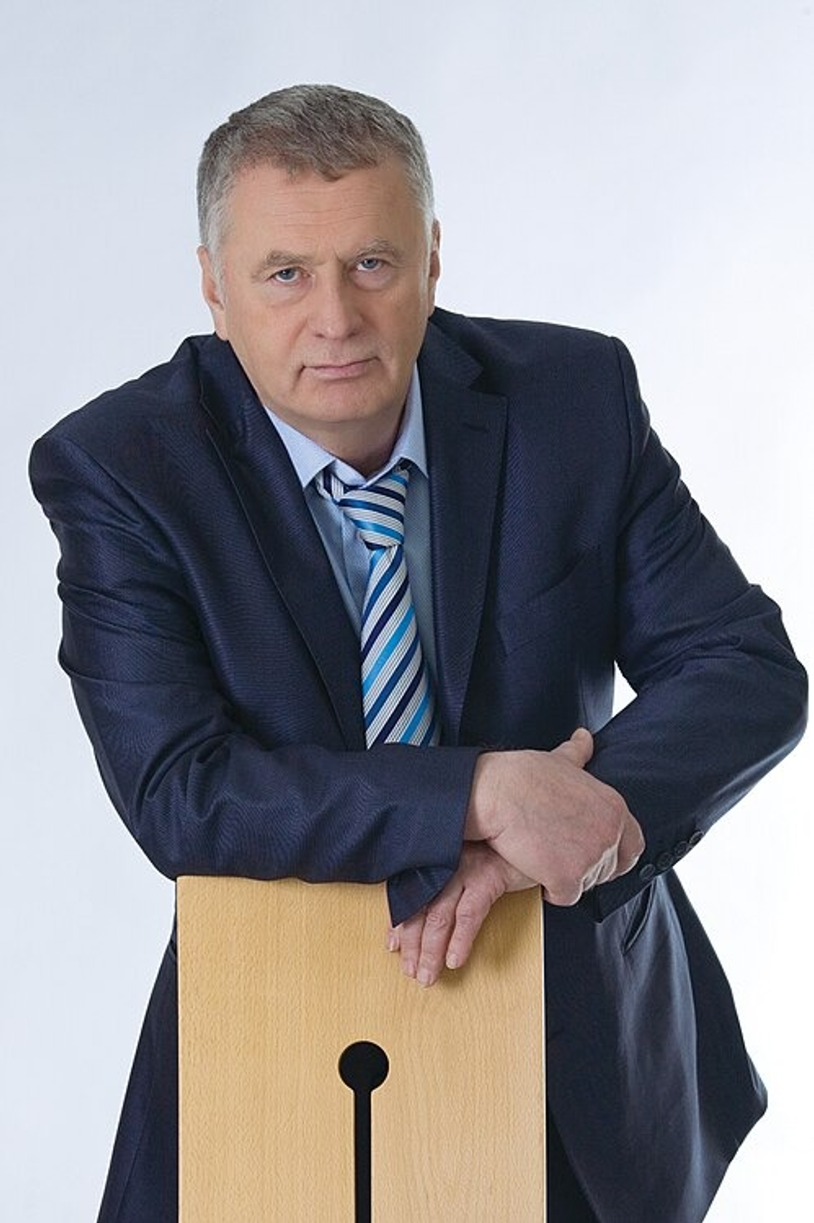 Ĕпхÿре Владимир Жириновский ячĕпе урам уçасси пирки ыйтăм иртнĕ