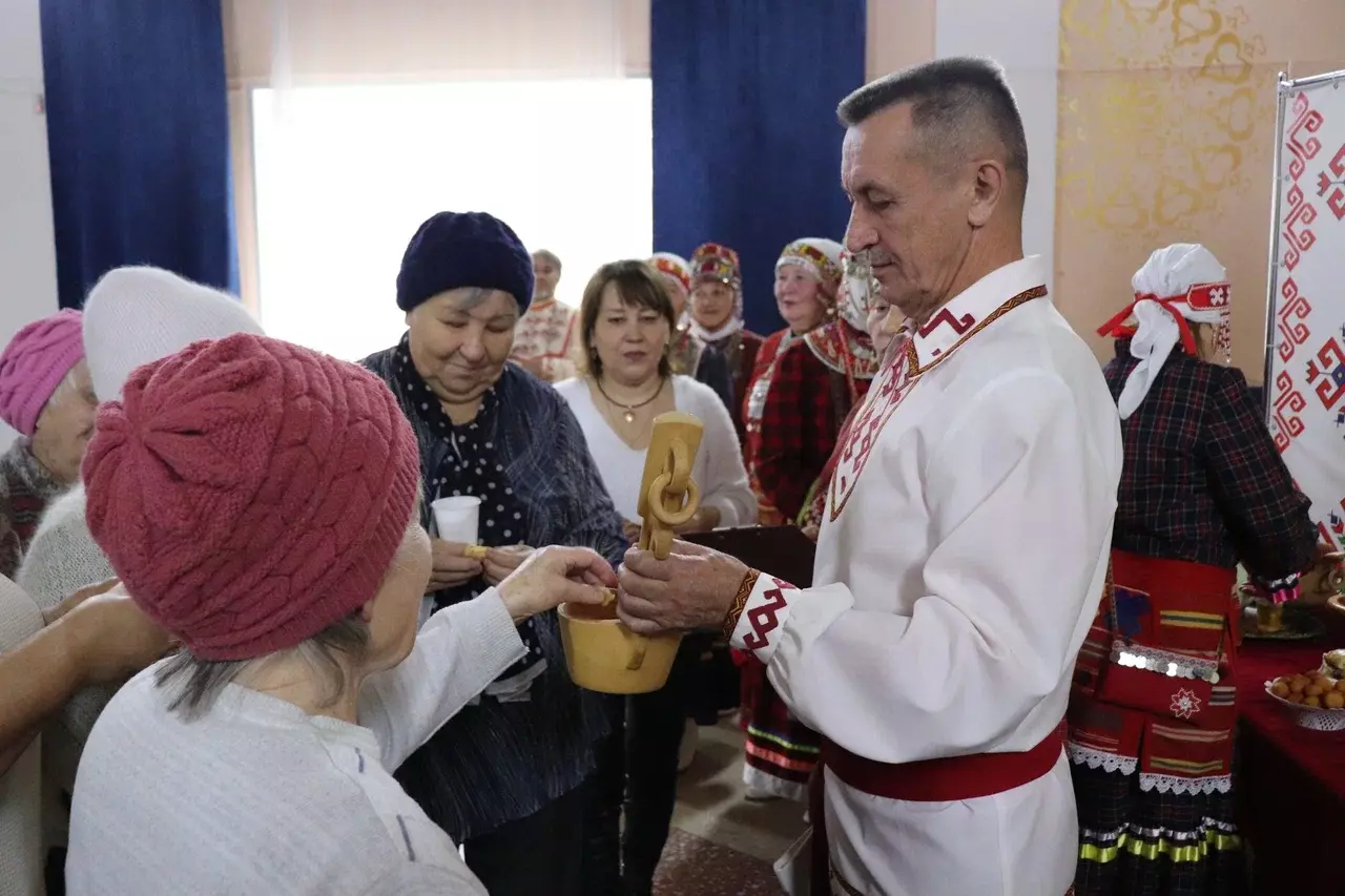 Пелепей чăвашĕсем «Кĕр сăрине» пухăннă