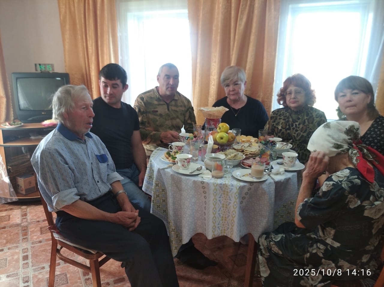 Ашшĕпе амăшĕ шанăçпа пурăнаççĕ