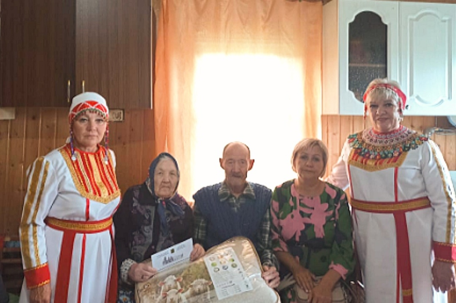 90 çулхи ĕç ветеранĕ юбилей саламĕсем йышăннă