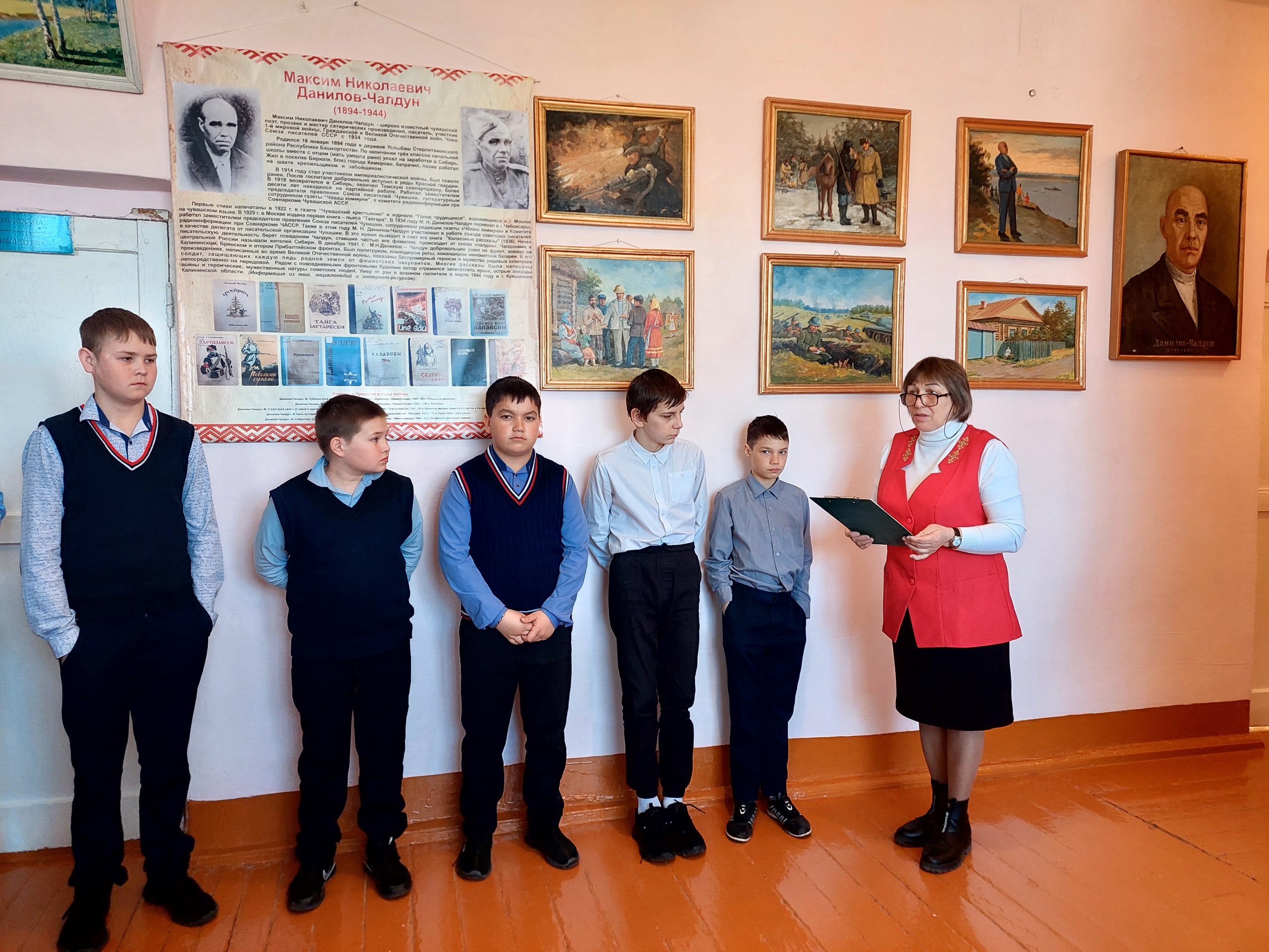 Чăваш историпе этнографи музейĕнче - экскурсире