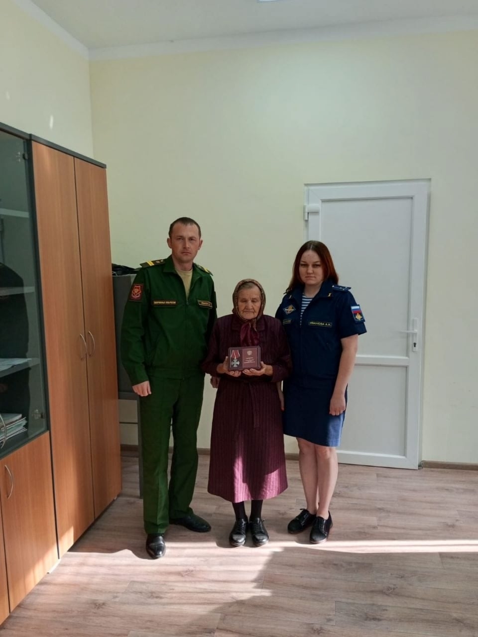 Ашшĕпе амăшĕ шанăçпа пурăнаççĕ