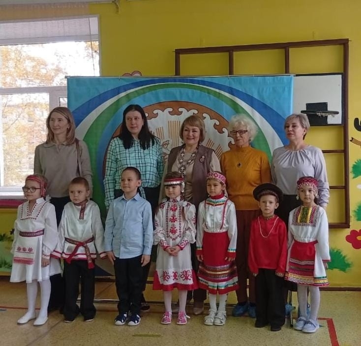 Шăпăрлансем илемлĕ вулав урлă  тăван тăрăха юратма хăнăхаççĕ