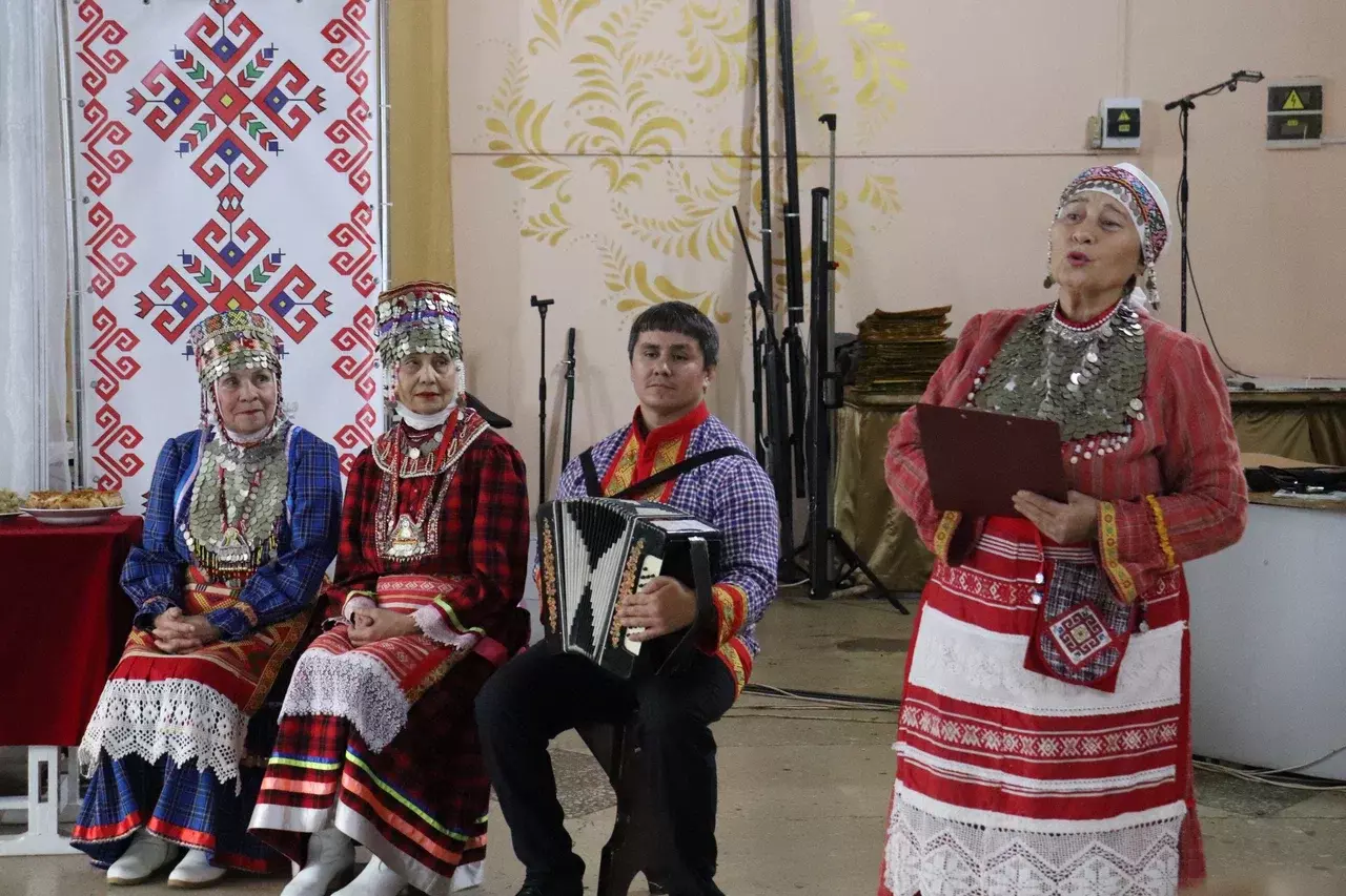 Пелепей чăвашĕсем «Кĕр сăрине» пухăннă