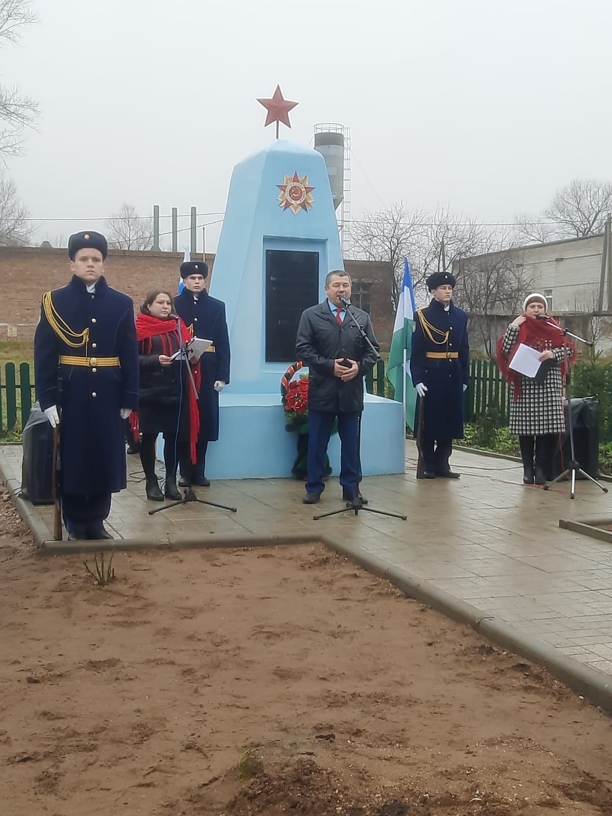 Сывлăшпа десант çарĕнче тăнисене  халалласа палăк уçнă