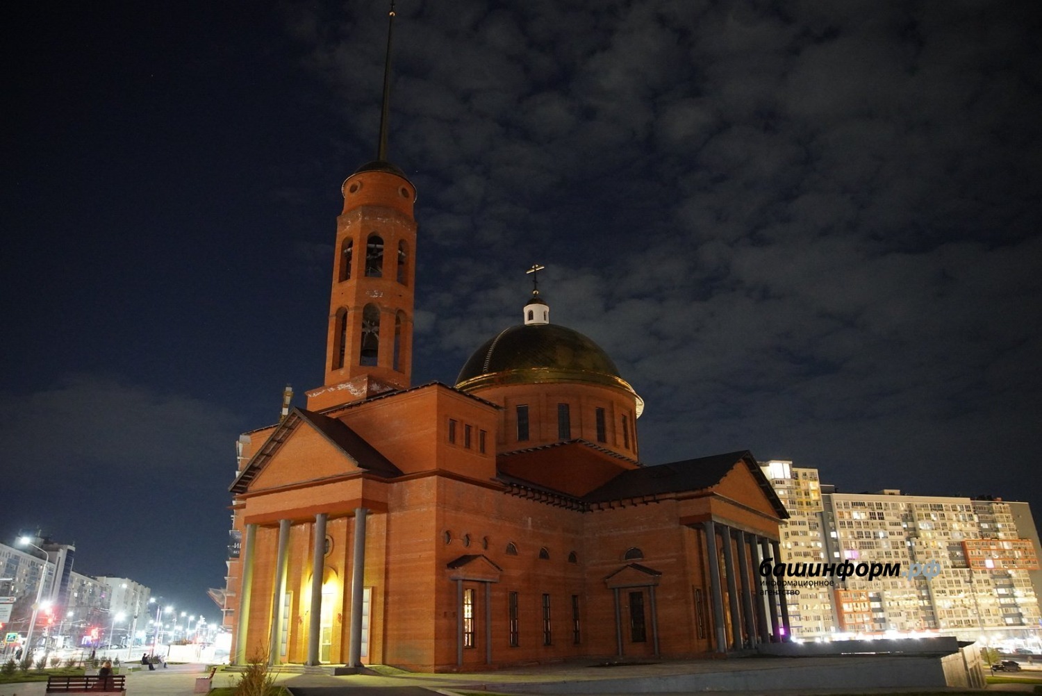 Радий Хабиров Пушкăртстанра пурăнакансене Мăнкун ячĕпе саламланă